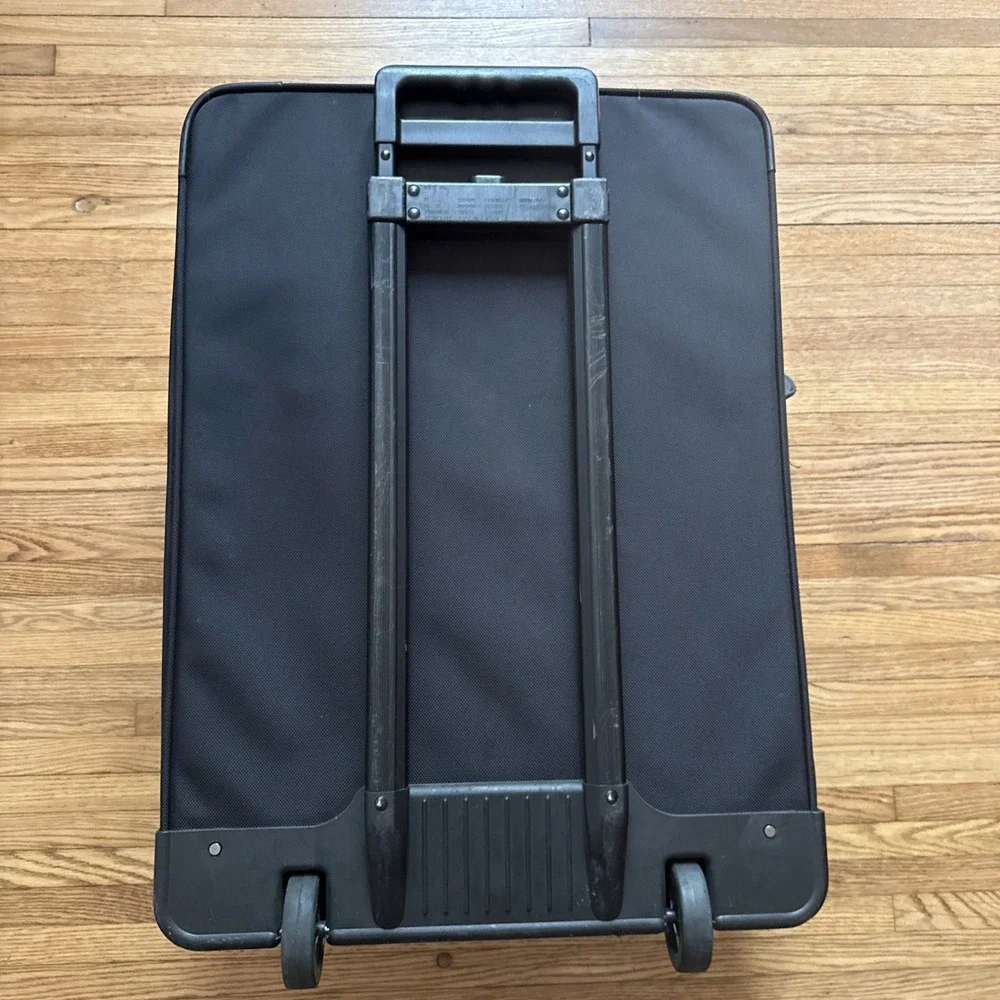 Briggs And Riley XL 28x21 Expandable 2 Wheel Luggage With Internal Garment Bag